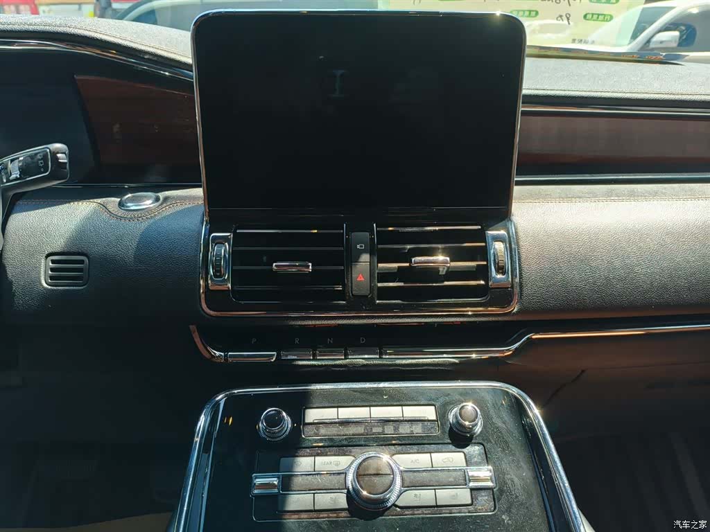 Lincoln Navigator, 2022 11