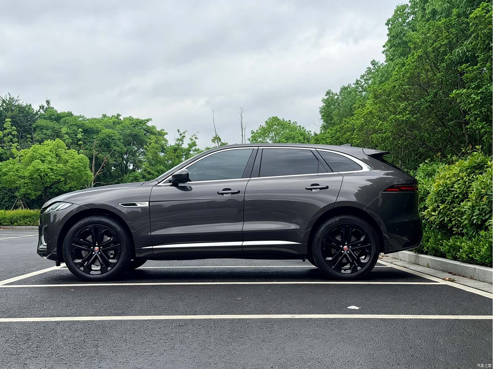 Jaguar F-PACE, 2022 все фото