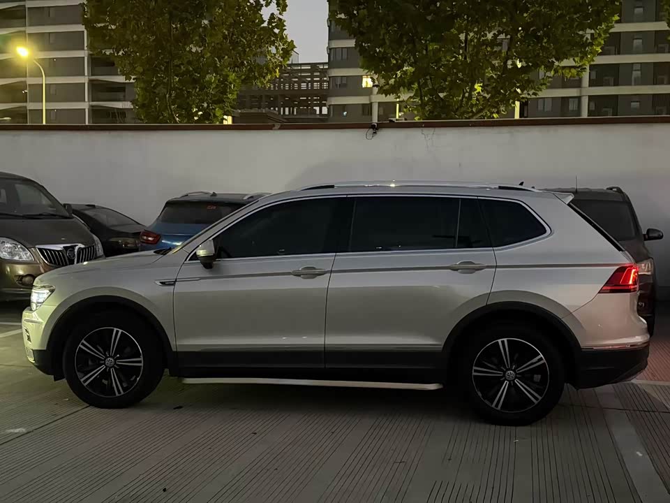 Volkswagen Tiguan L