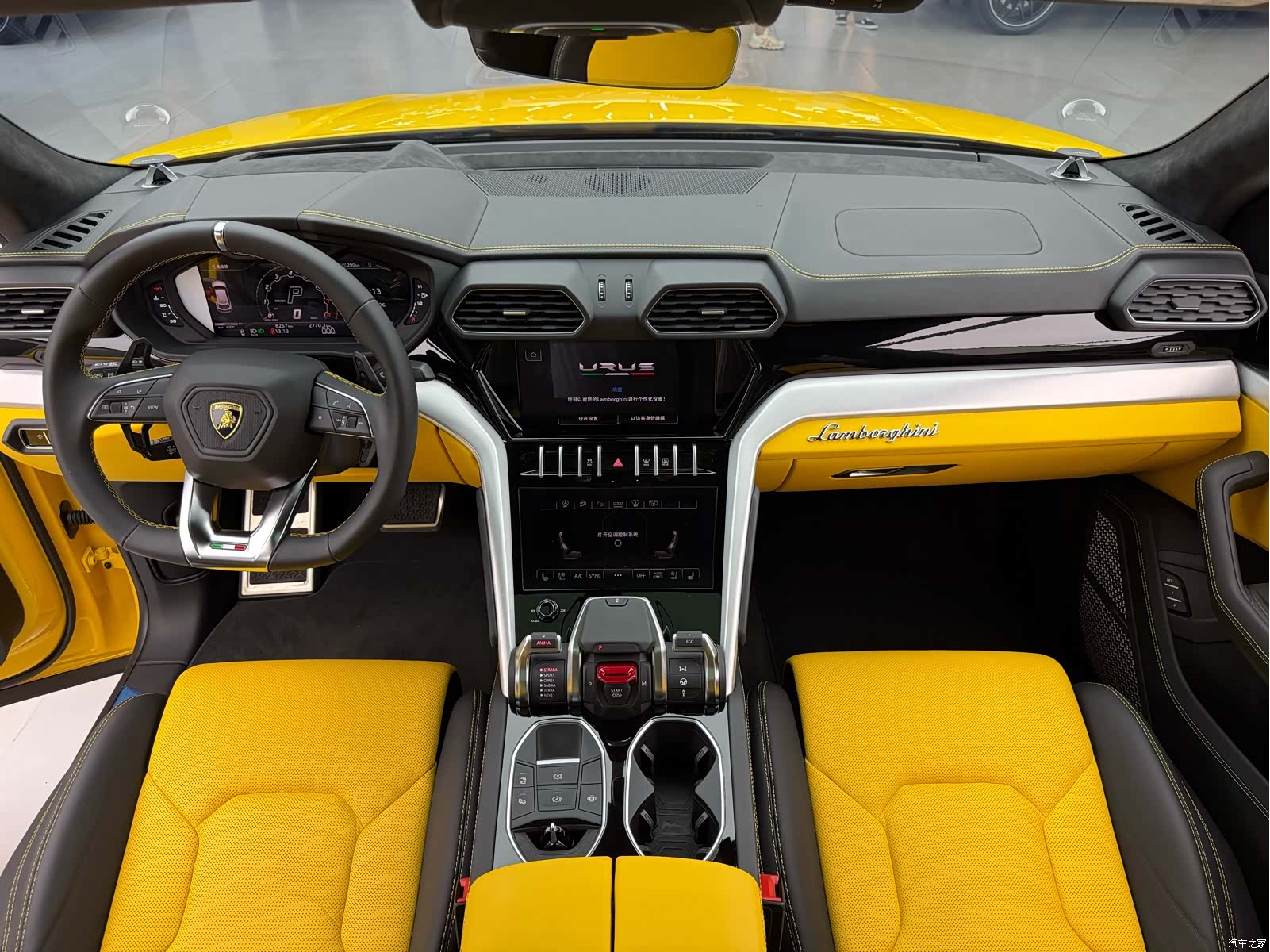 Lamborghini Urus, 2023 13