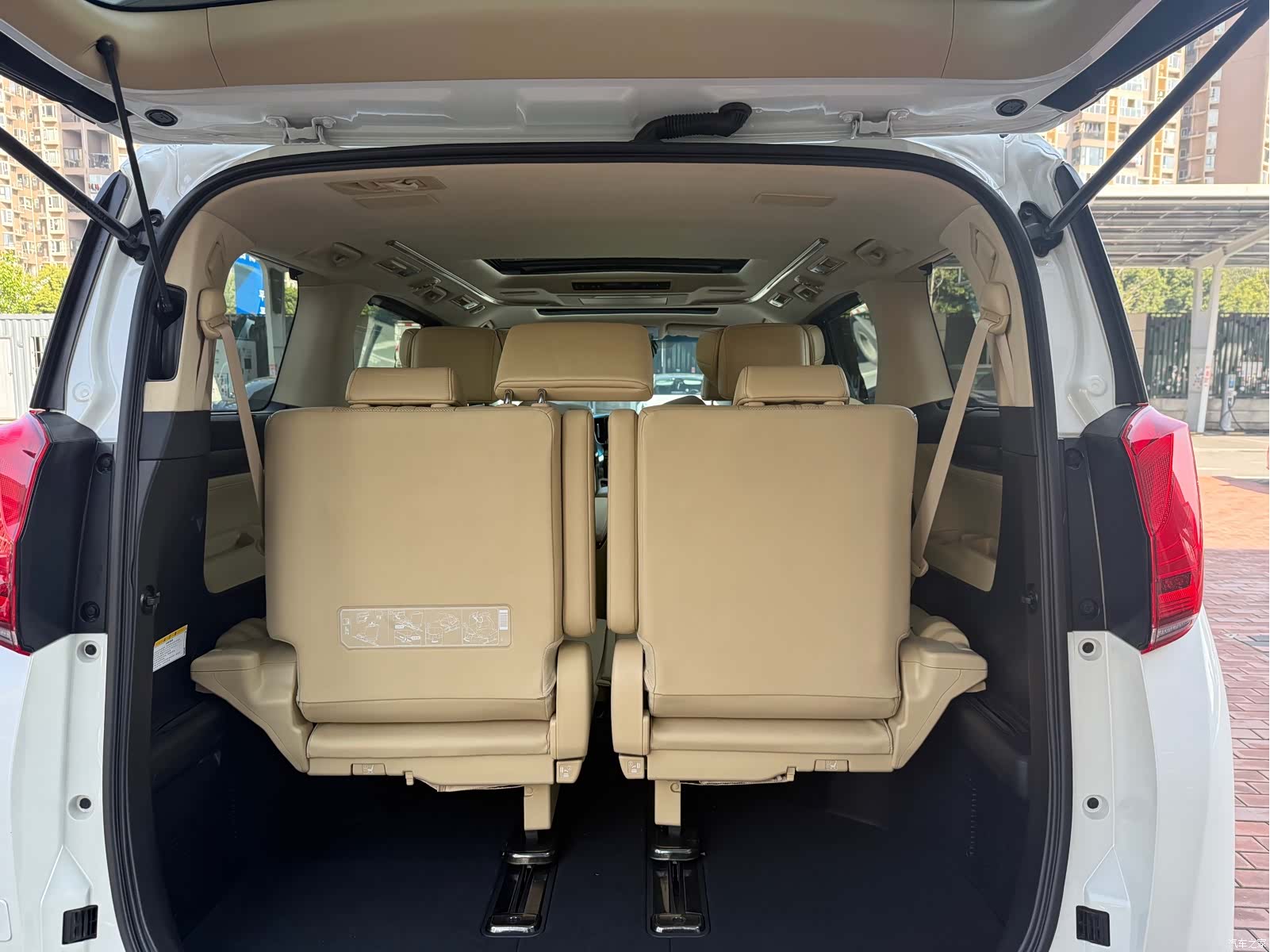 Toyota Alphard, 2018 все фото