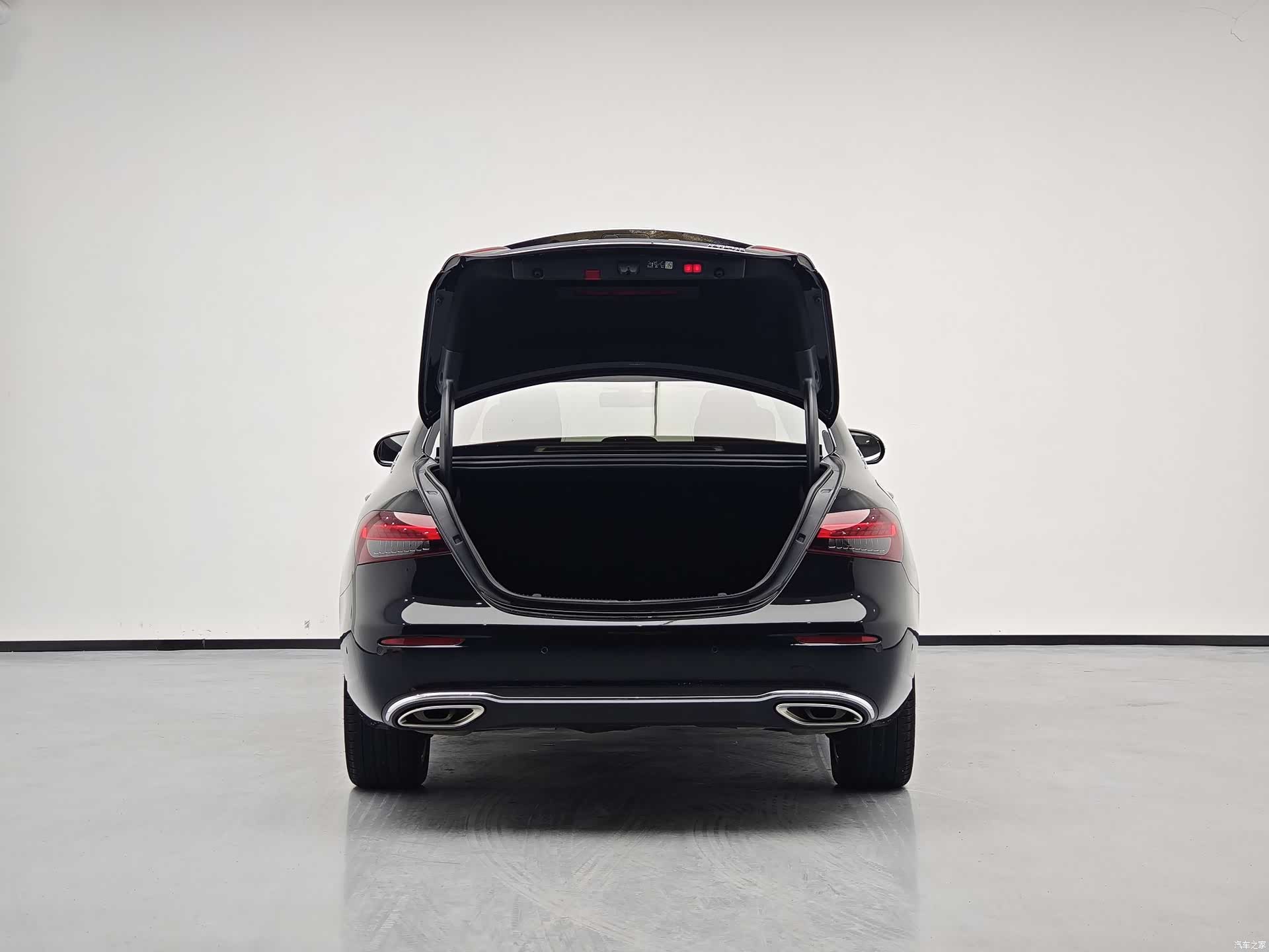 Mercedes-Benz E-Class, 2023 11