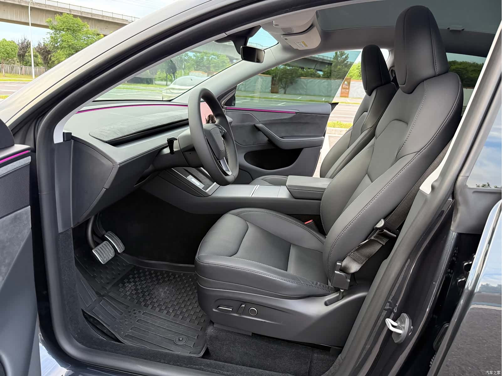 Tesla Model Y, 2025 10