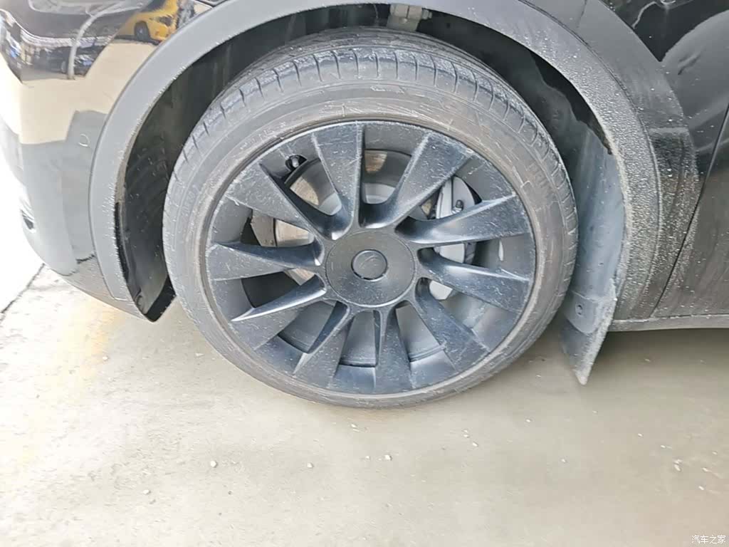 Tesla Model Y, 2022 23