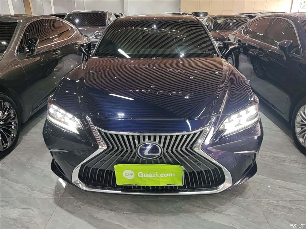 Lexus ES, 2021 3