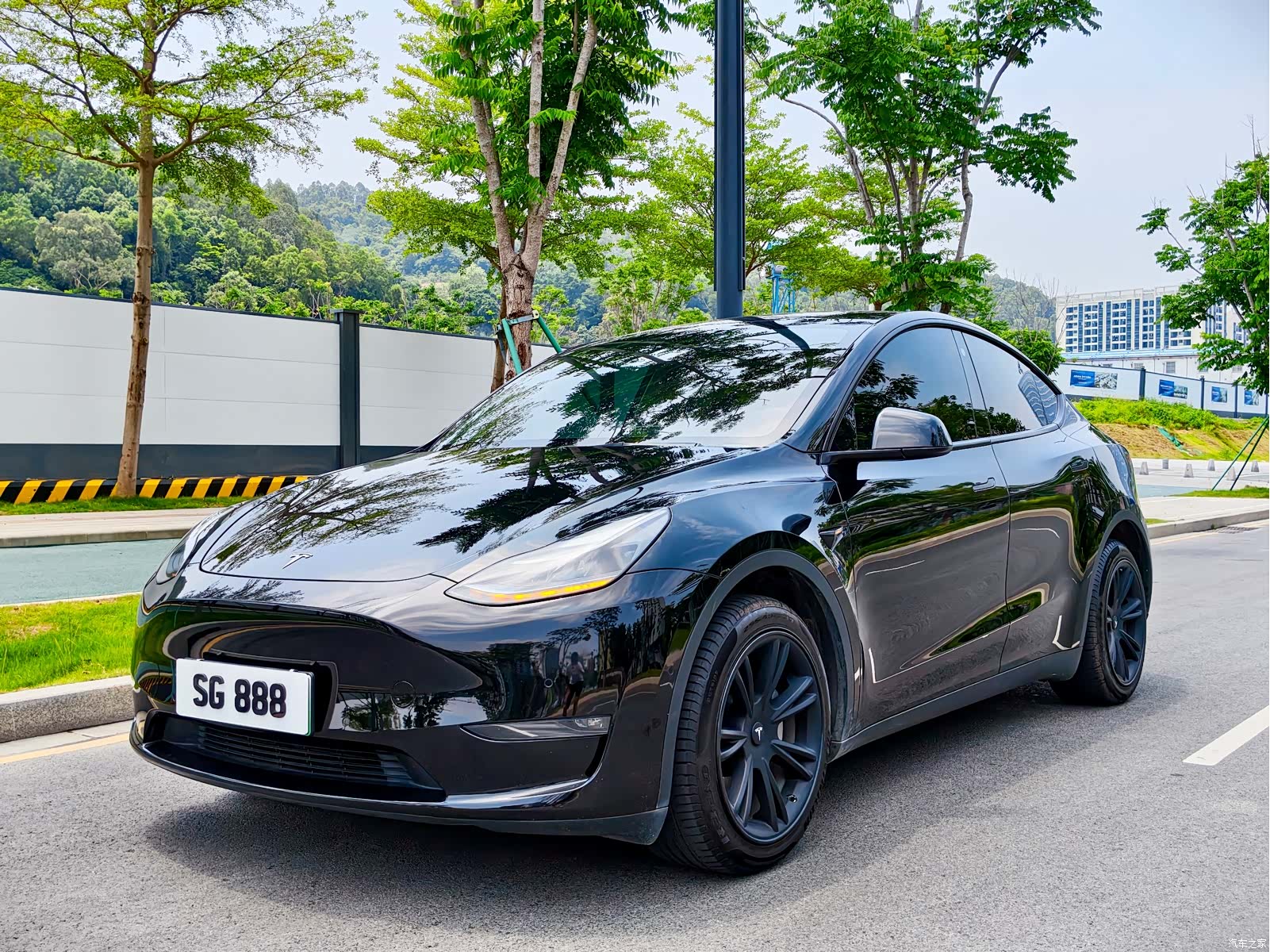 Tesla Model Y, 2023 1