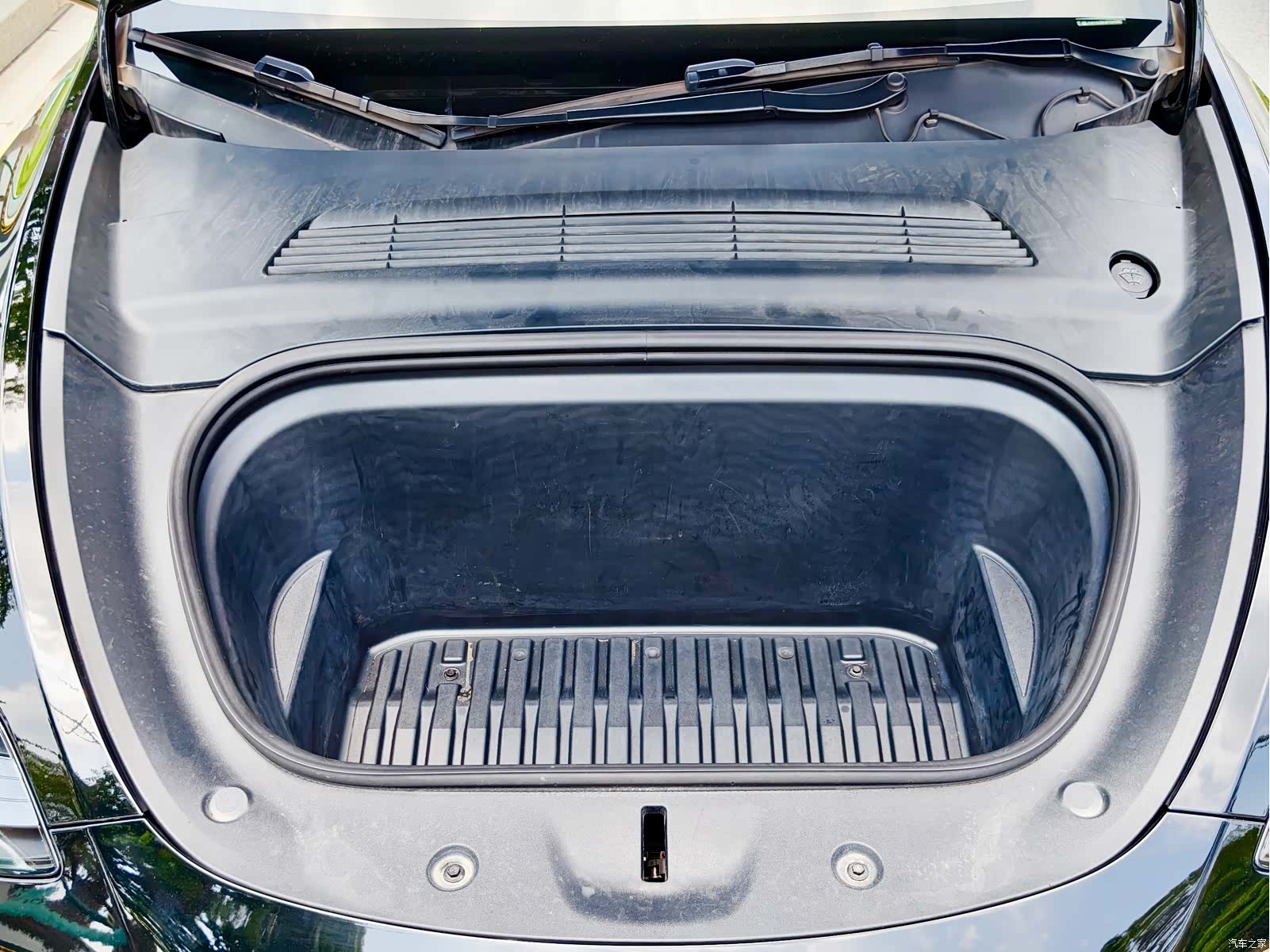 Tesla Model Y, 2023 23