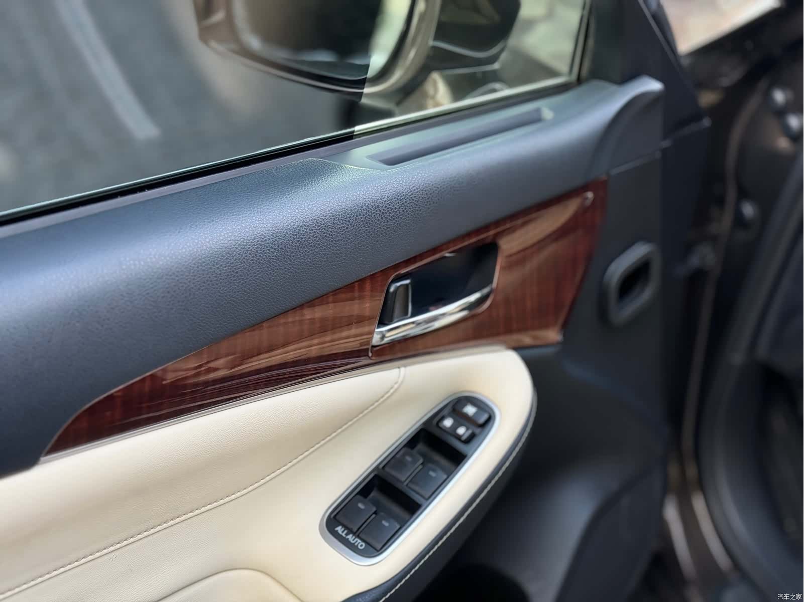 Toyota Crown, 2016 7