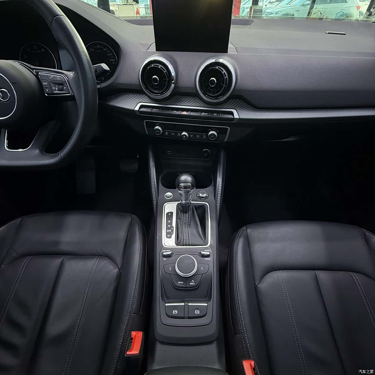 Audi Q2L, 2022 8