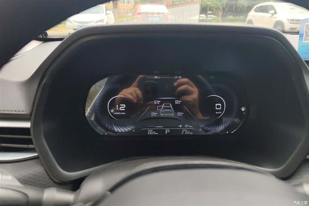 Geely Emgrand, 2025 14