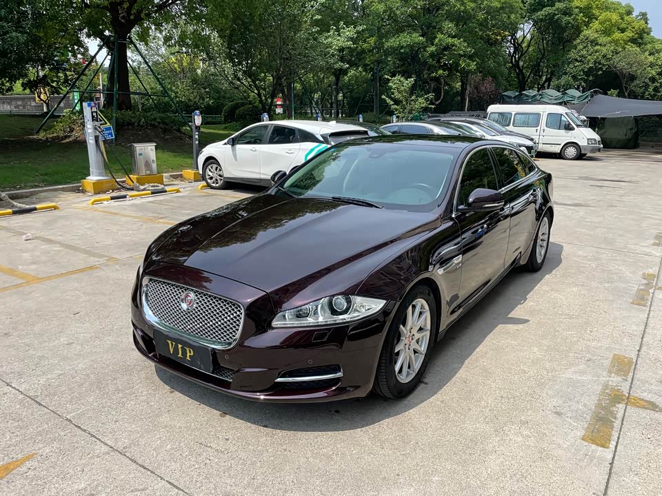 Jaguar XJ