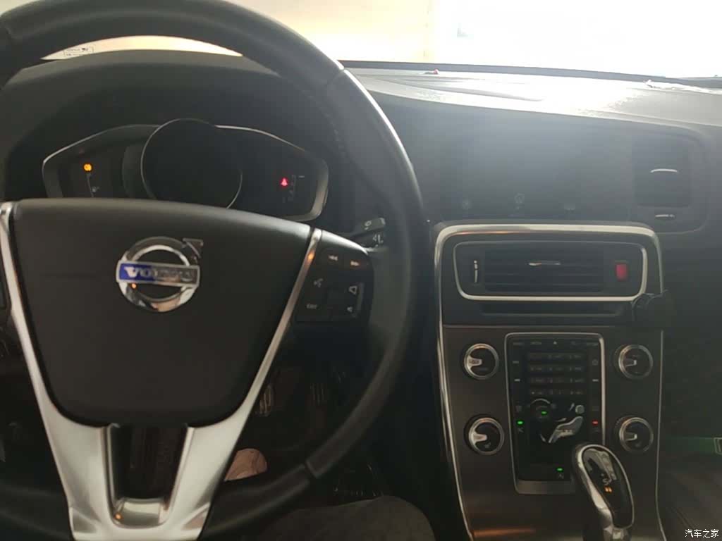 Volvo S60, 2015 10