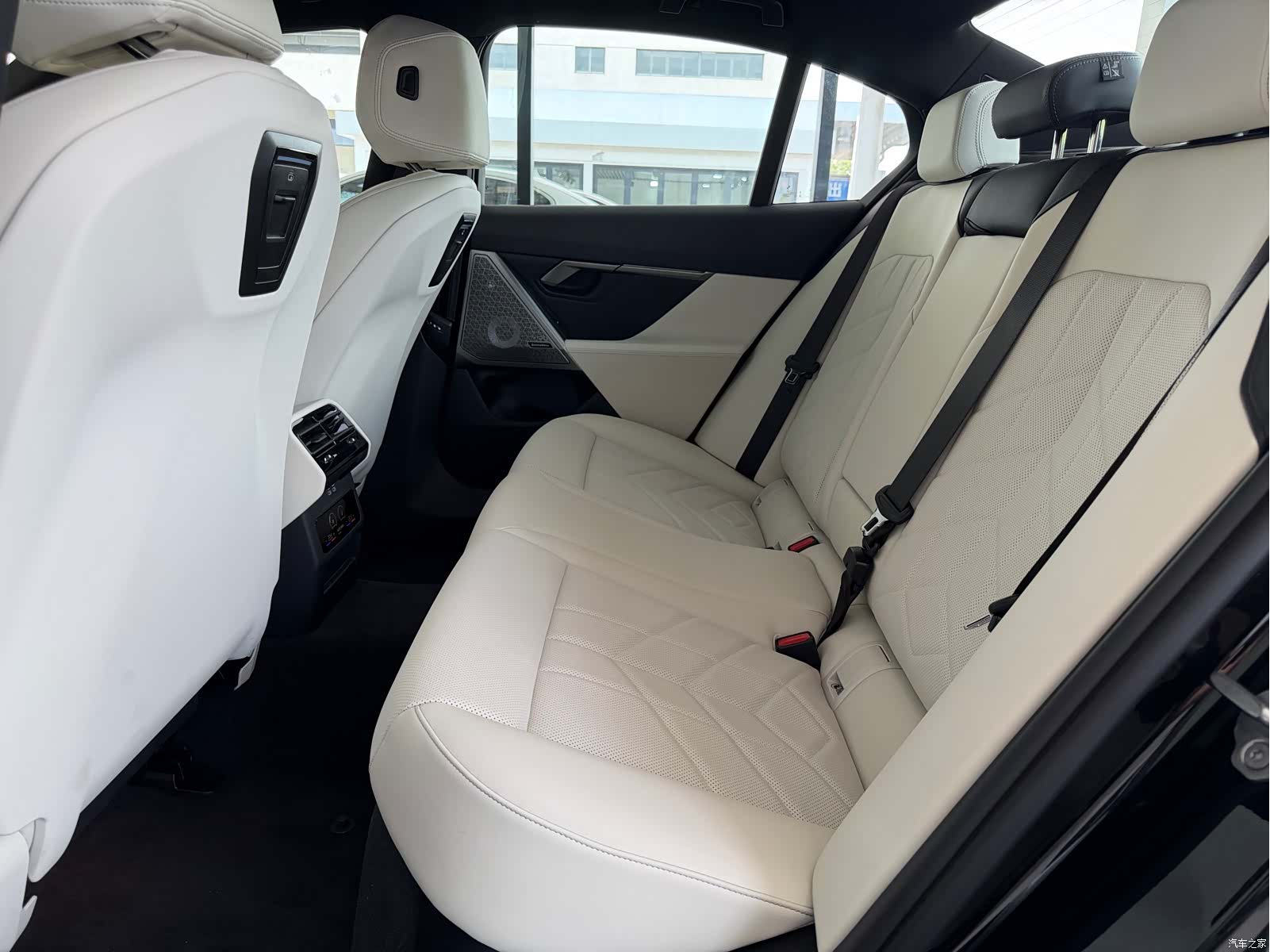 BMW i5, 2026 6
