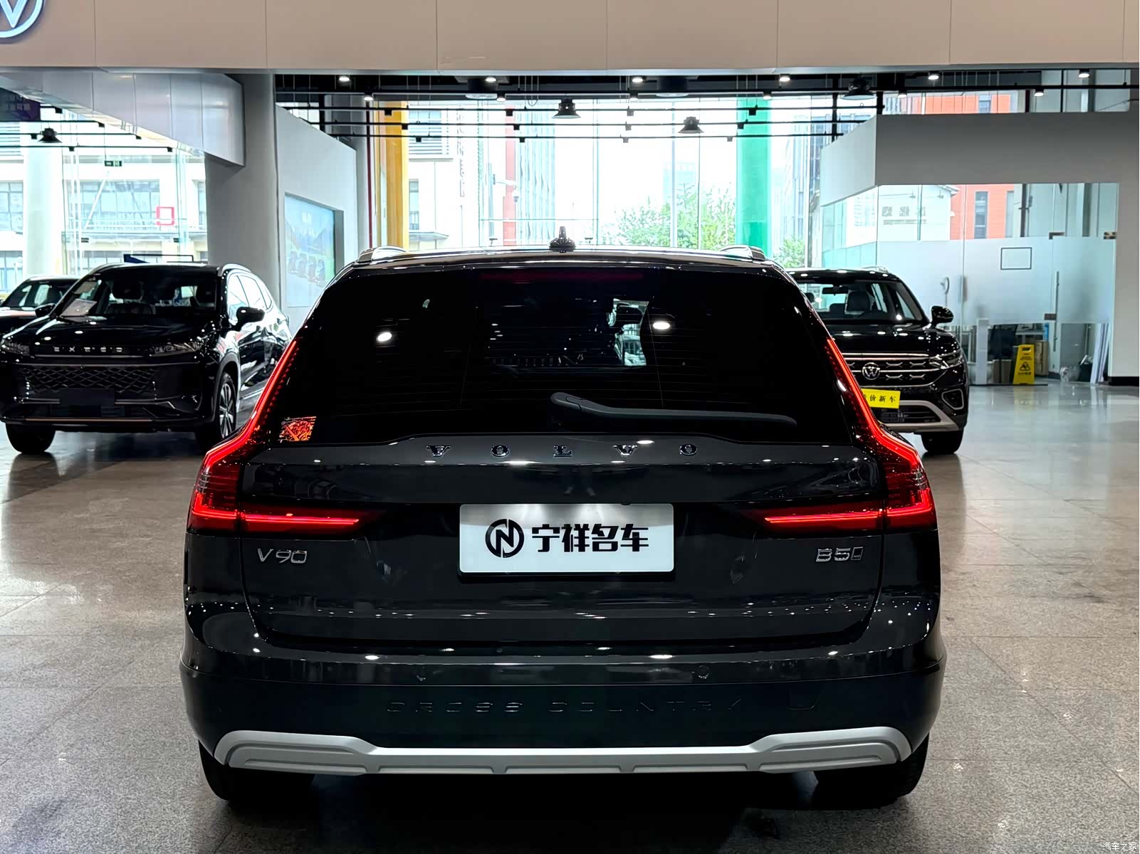 Volvo V90, 2023 все фото