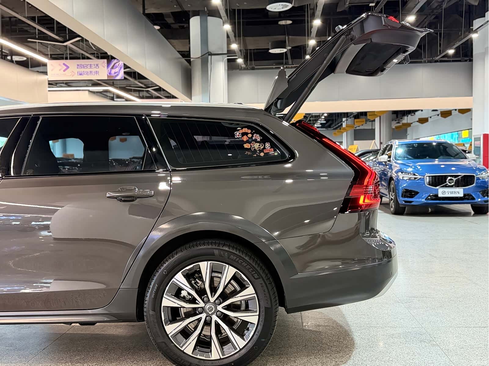 Volvo V90, 2023 25