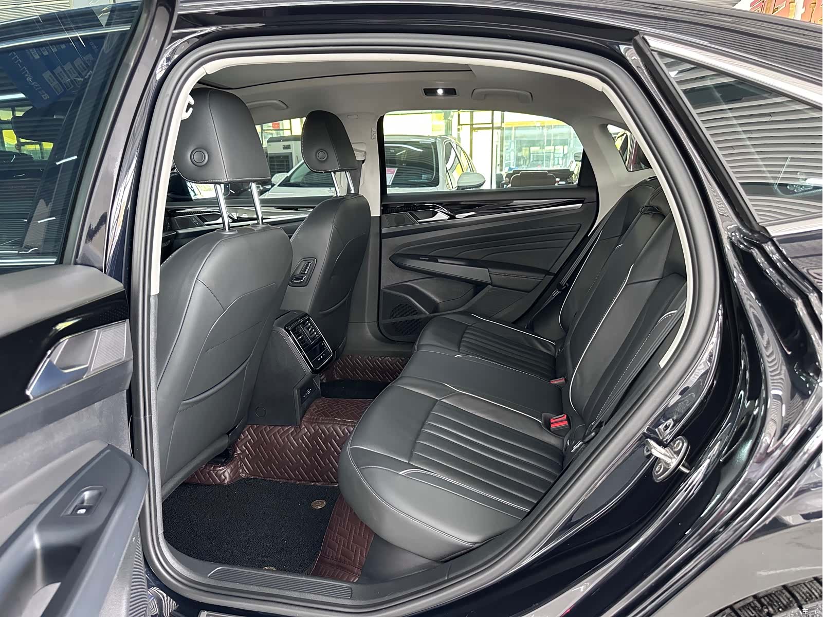Volkswagen Passat, 2022 10
