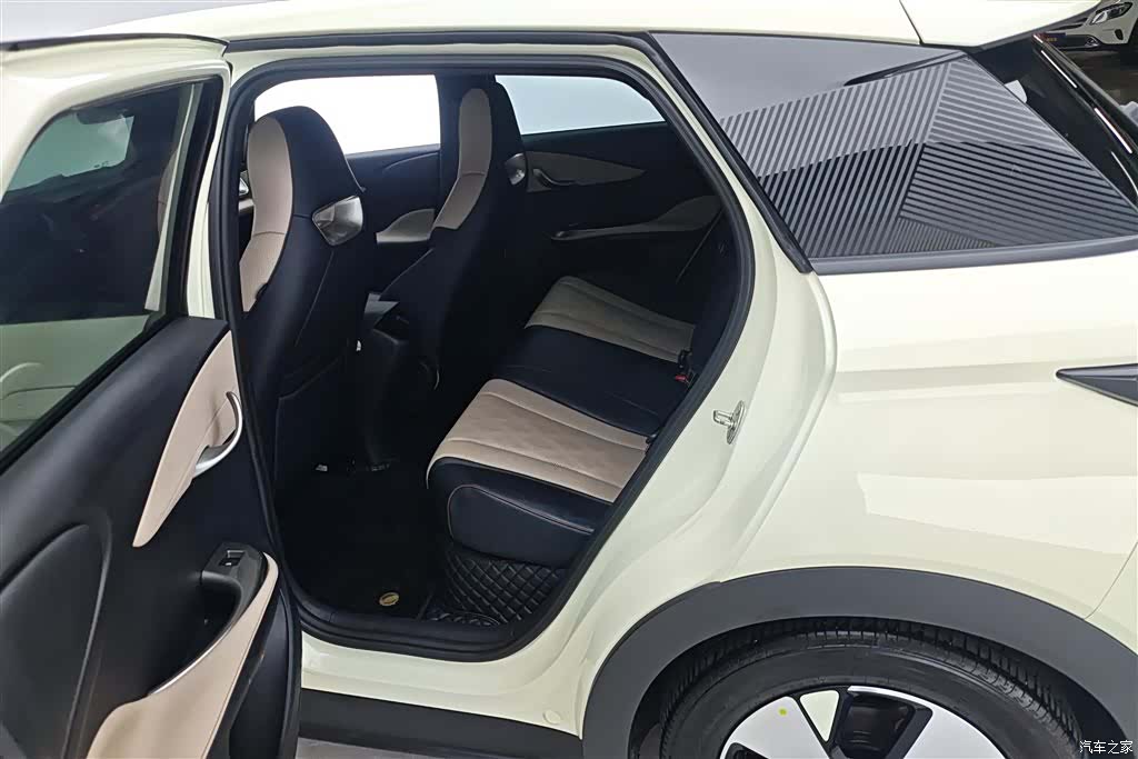 BYD Dolphin, 2023 11