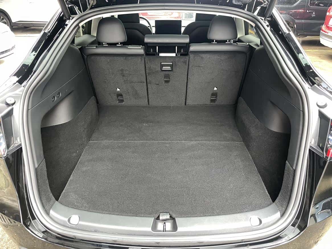 Tesla Model Y, 2024 13
