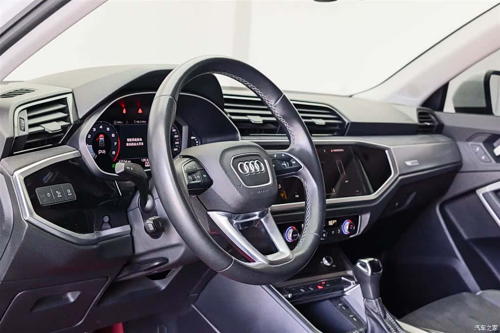 Audi Q3, 2023 13