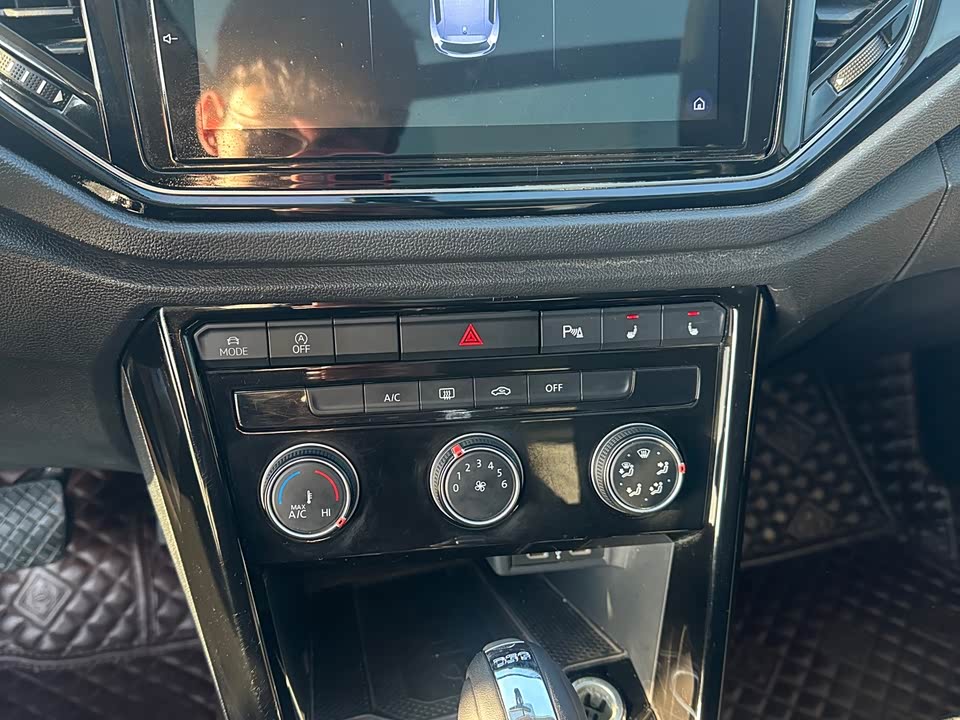 Volkswagen T-ROC exploring Songs