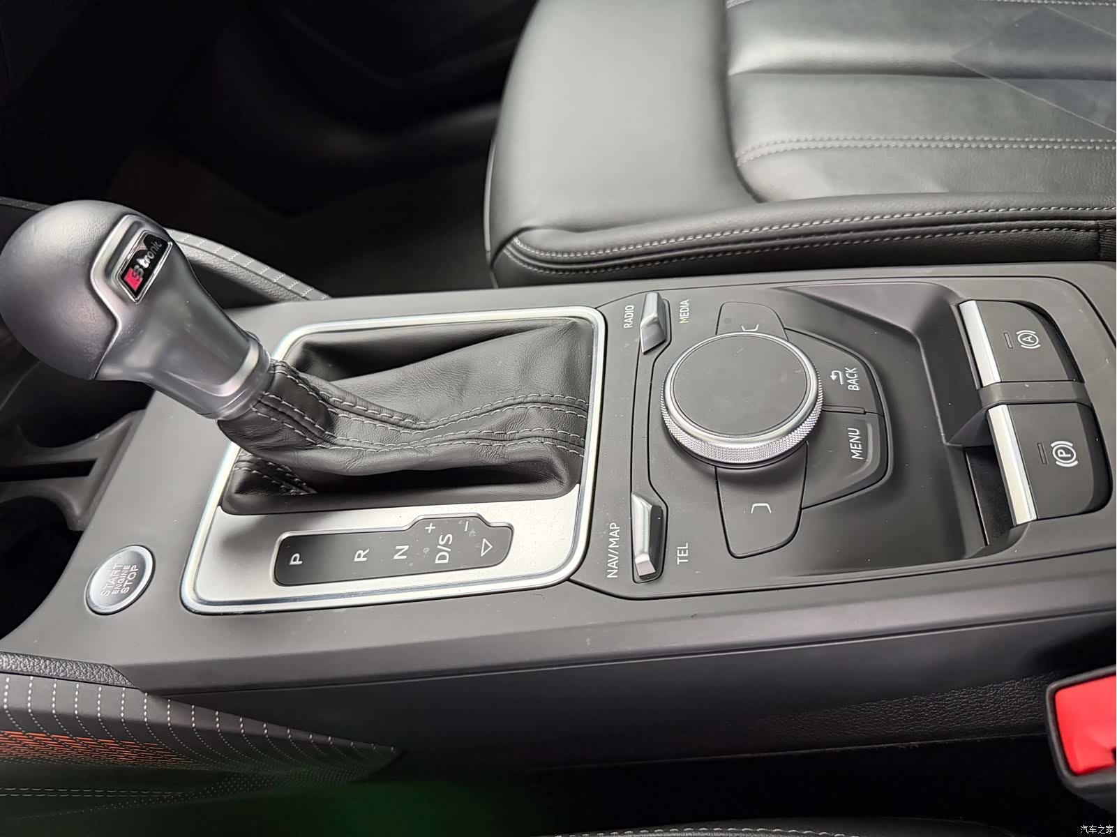 Audi Q2L, 2023 14