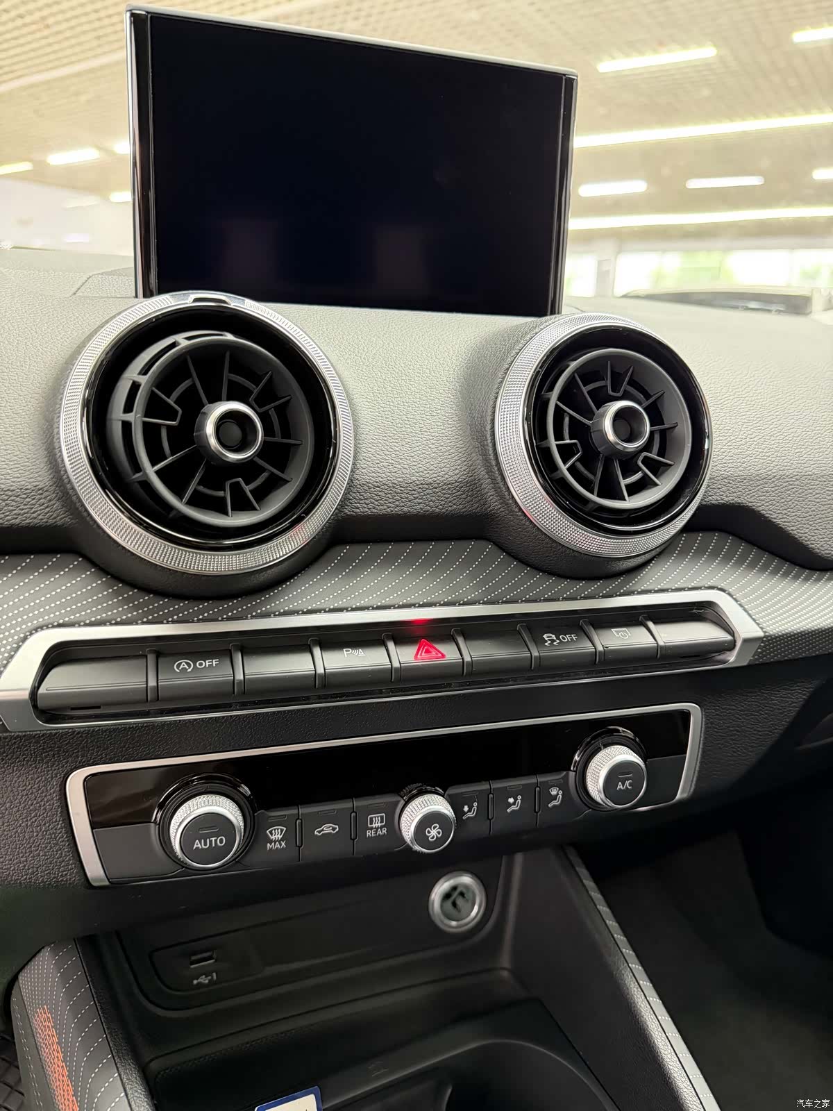 Audi Q2L, 2023 13
