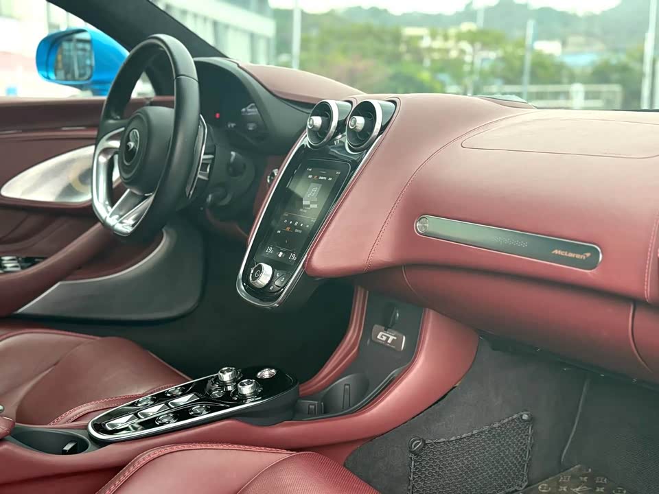 McLaren GT