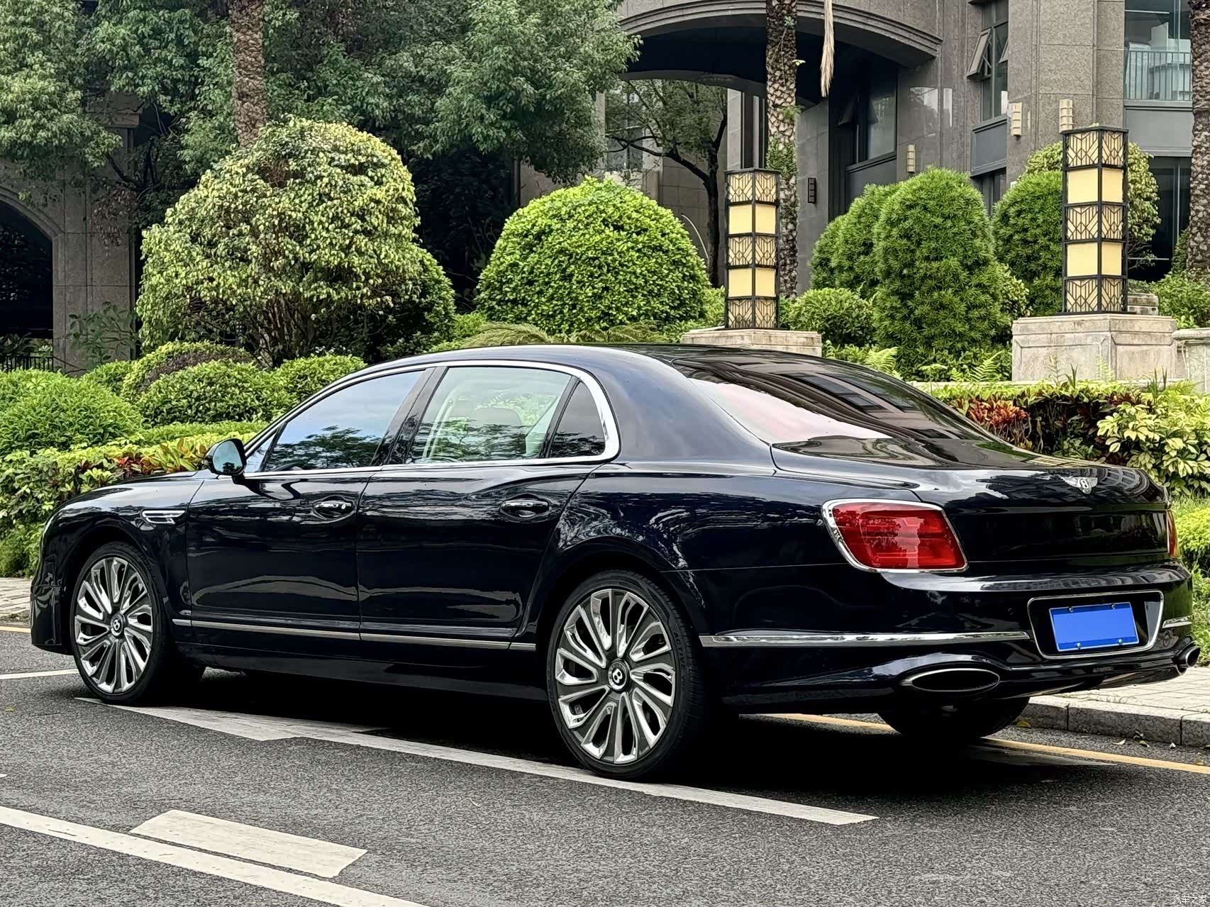 Bentley Flying Spur, 2011 3