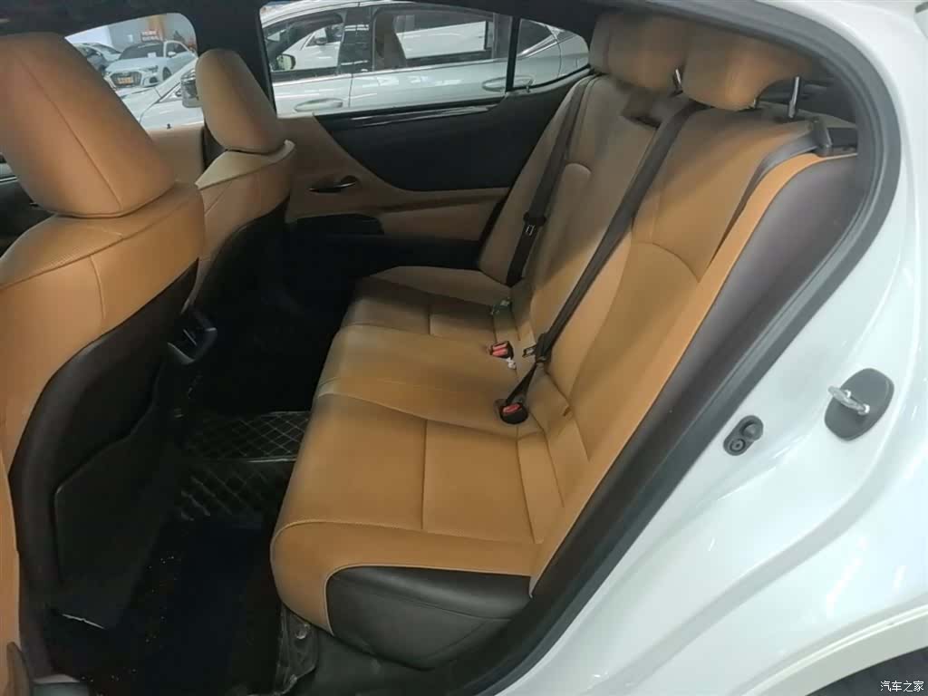 Lexus ES, 2021 17