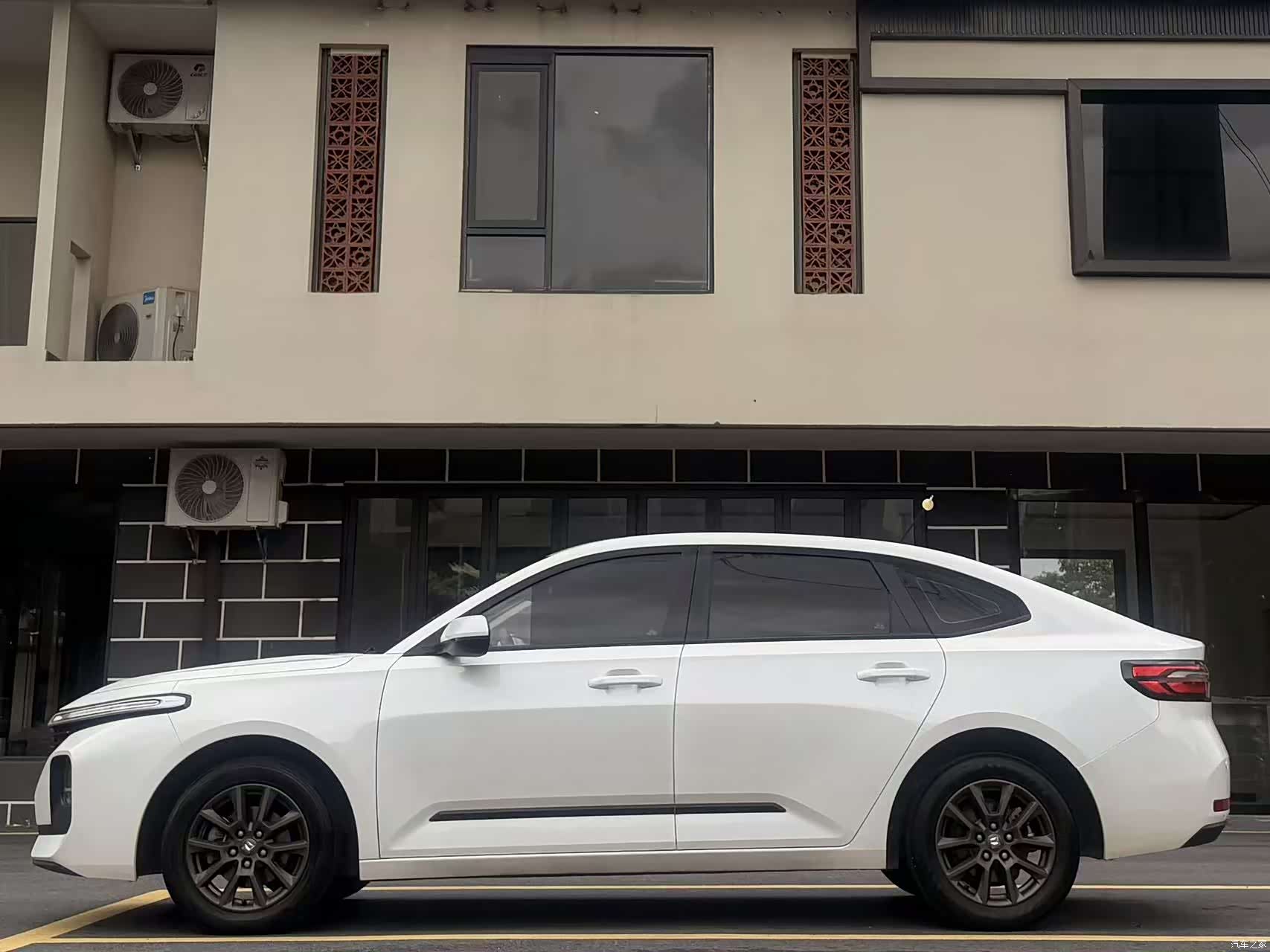 Wuling RC-5, 2022 7