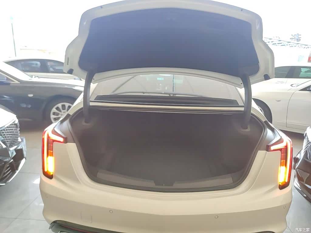 Cadillac CT5, 2025 19