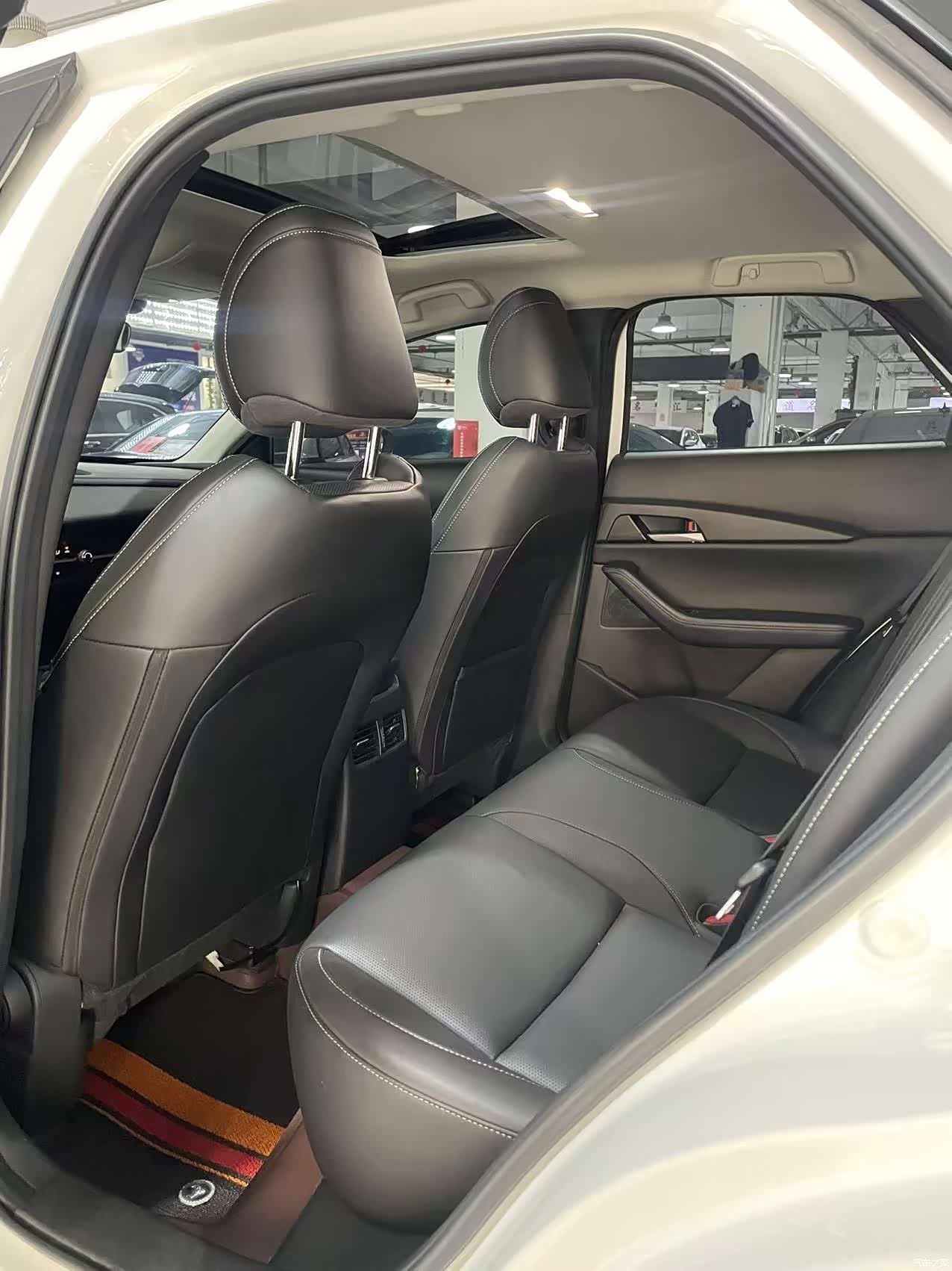 Mazda CX-30, 2022 все фото