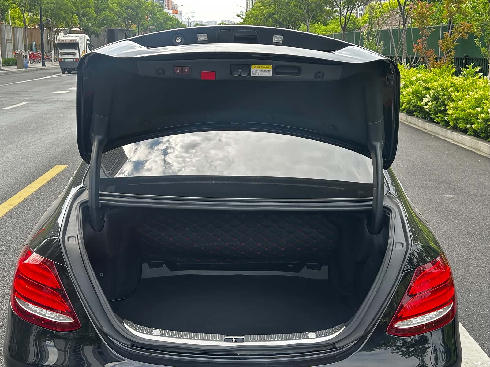 Mercedes-Benz E-Class, 2018 25