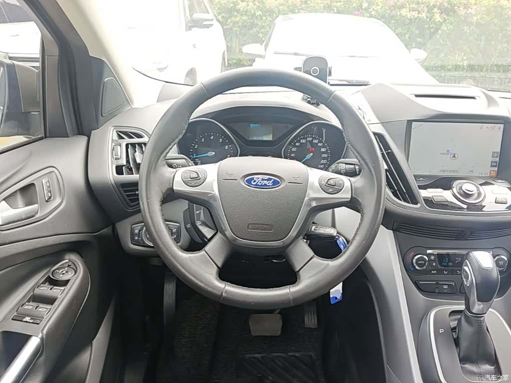 Ford Kuga, 2015 11