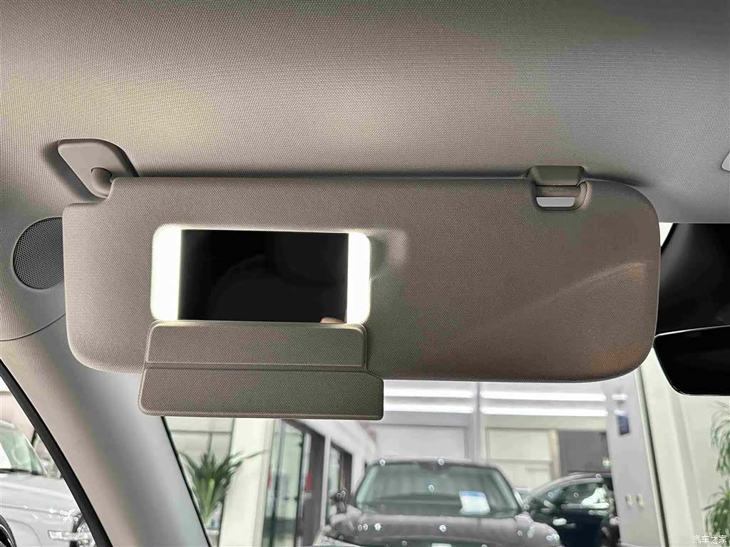 Tesla Model Y, 2023 15