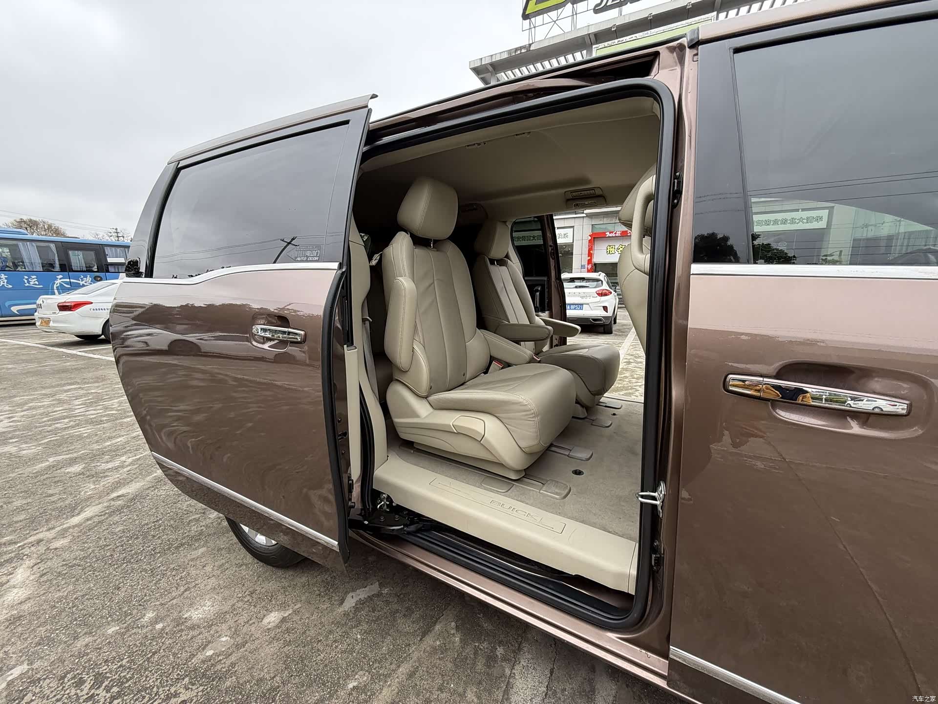 Buick GL8, 2019 15