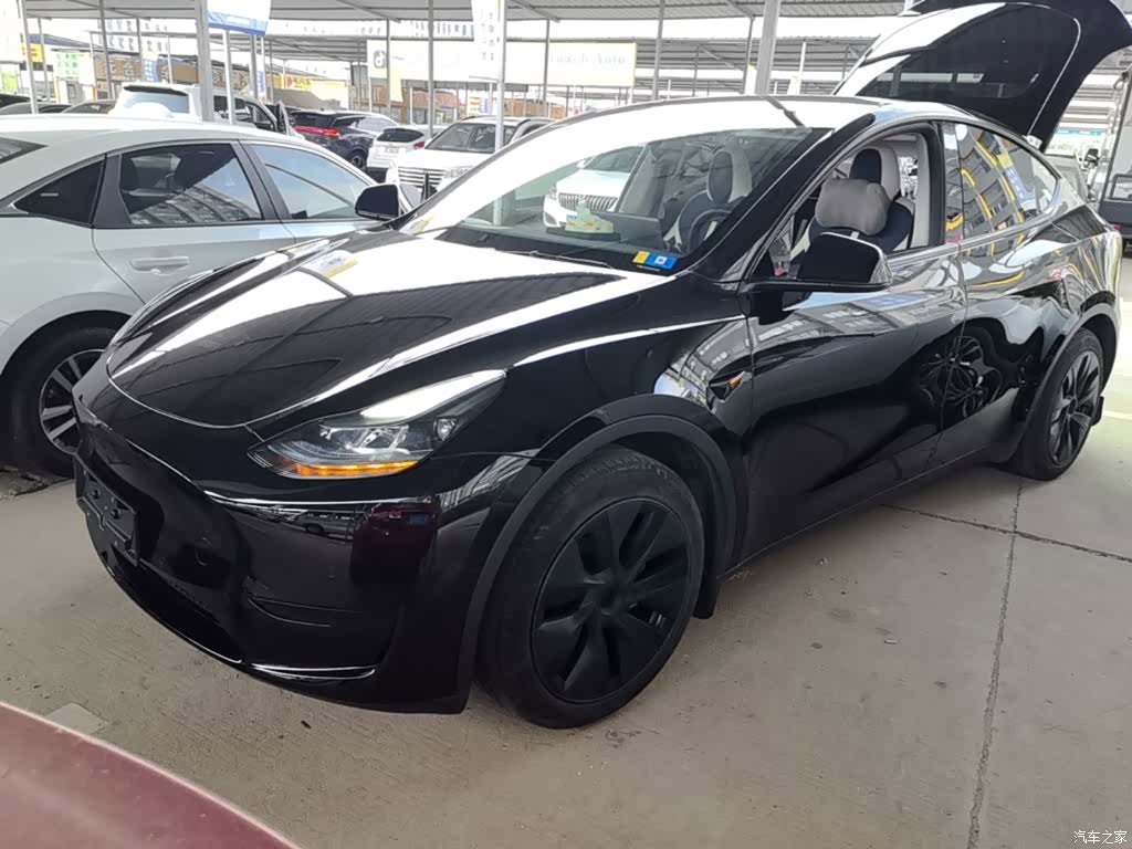 Tesla Model Y, 2023 2