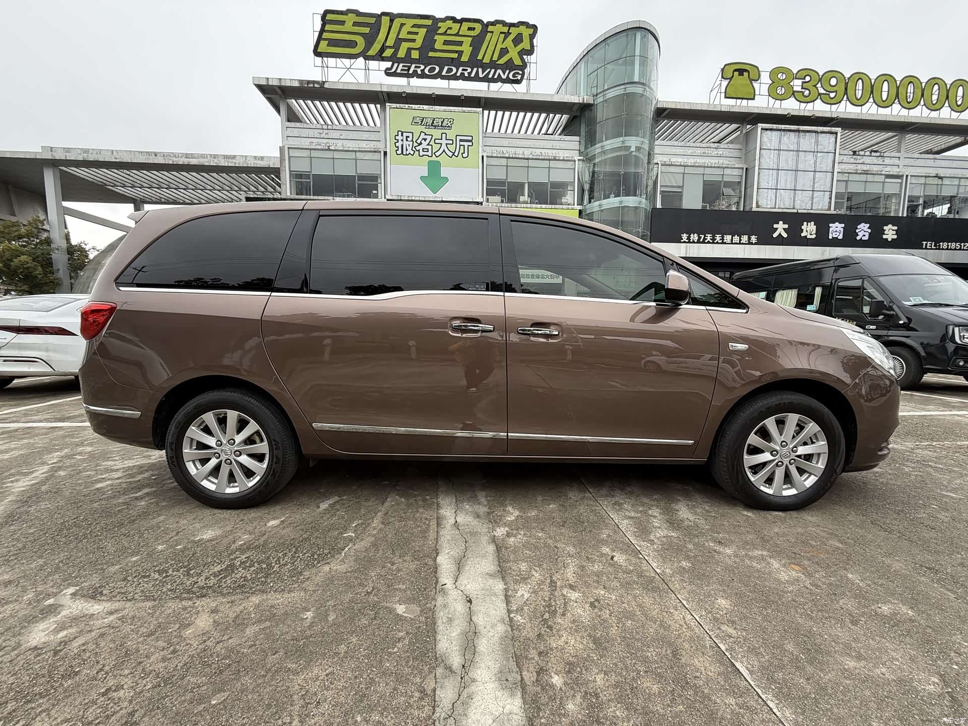 Buick GL8, 2019 4