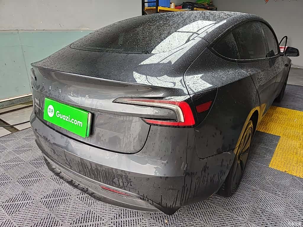 Tesla Model 3, 2025 7