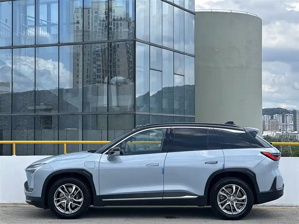 NIO ES6