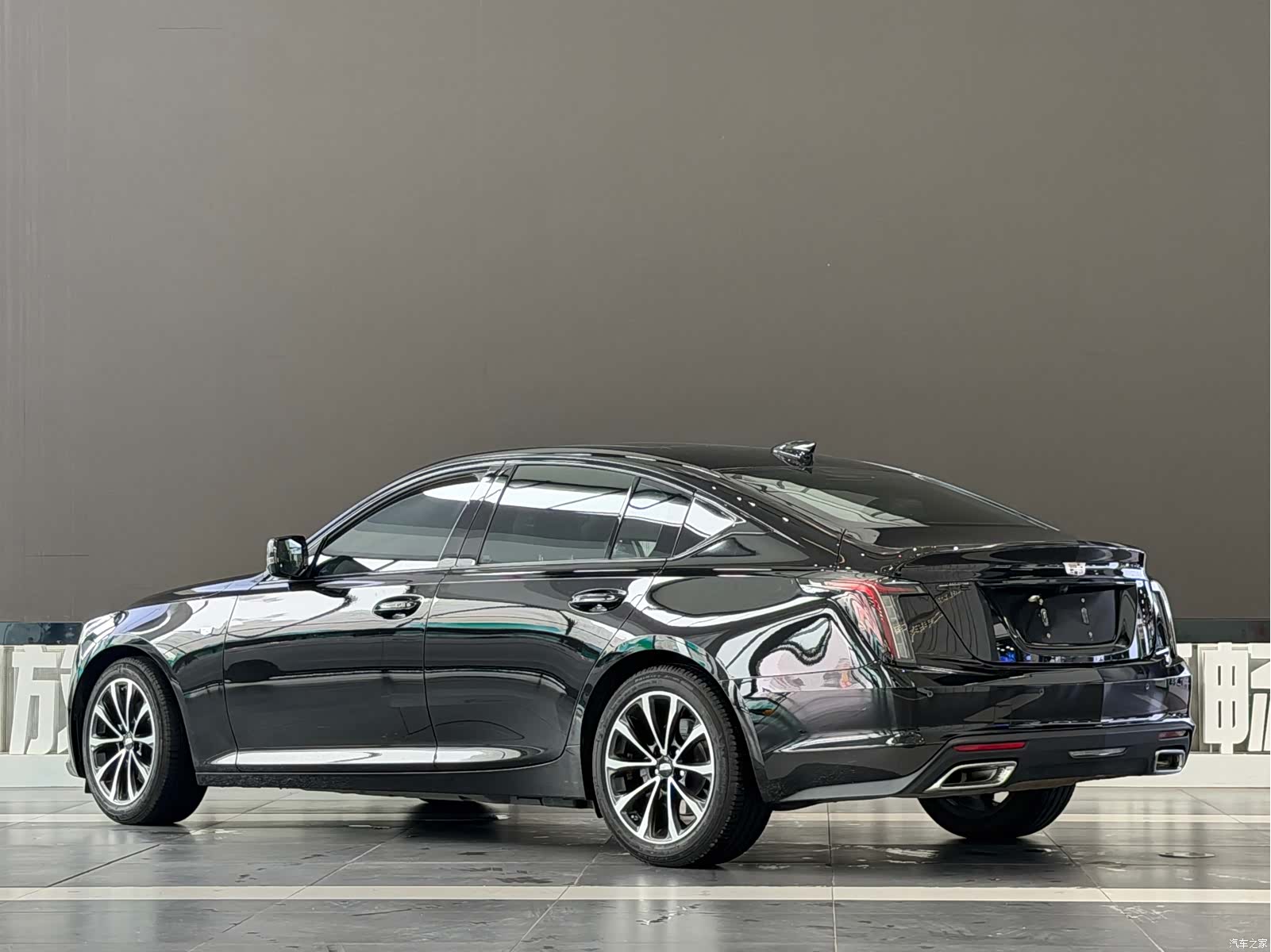 Cadillac CT5, 2023 все фото