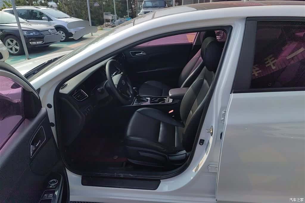 Hyundai GLS, 2016 9