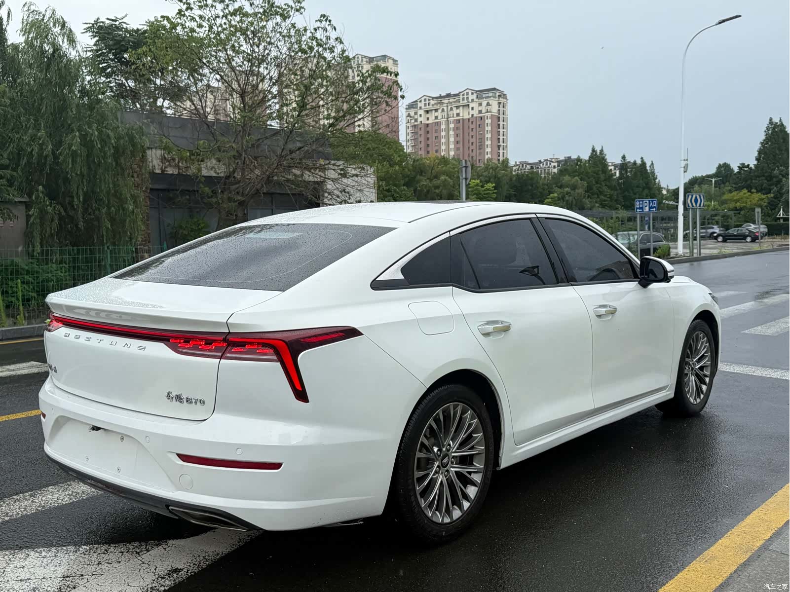 Bestune B70, 2022 13
