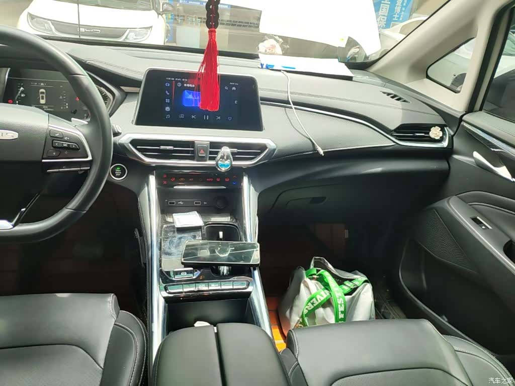 Maxus G50, 2025 13