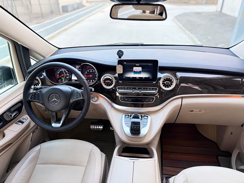 Mercedes-Benz V-class