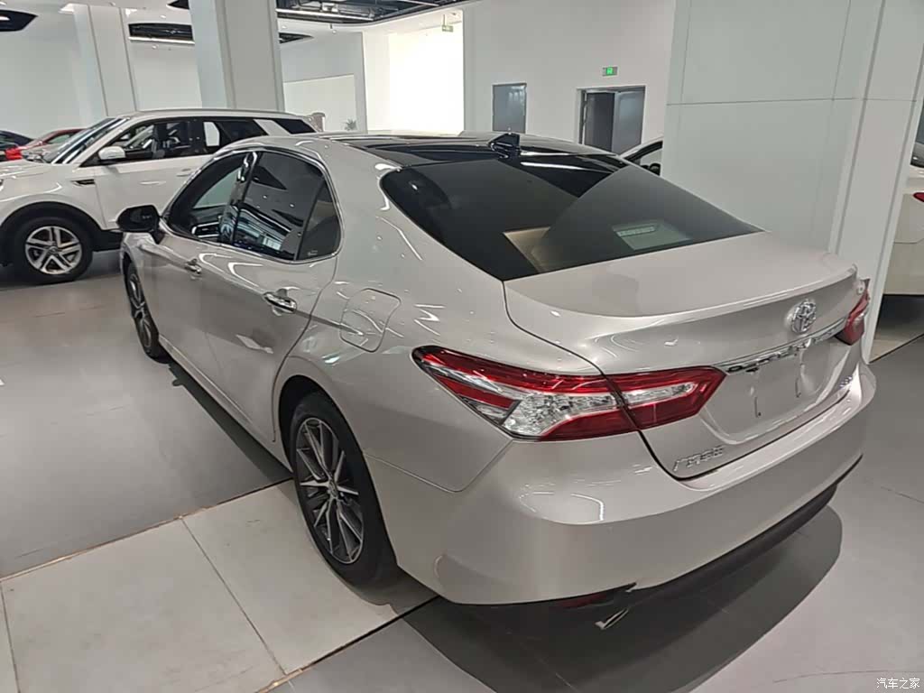 Toyota Camry, 2022 все фото