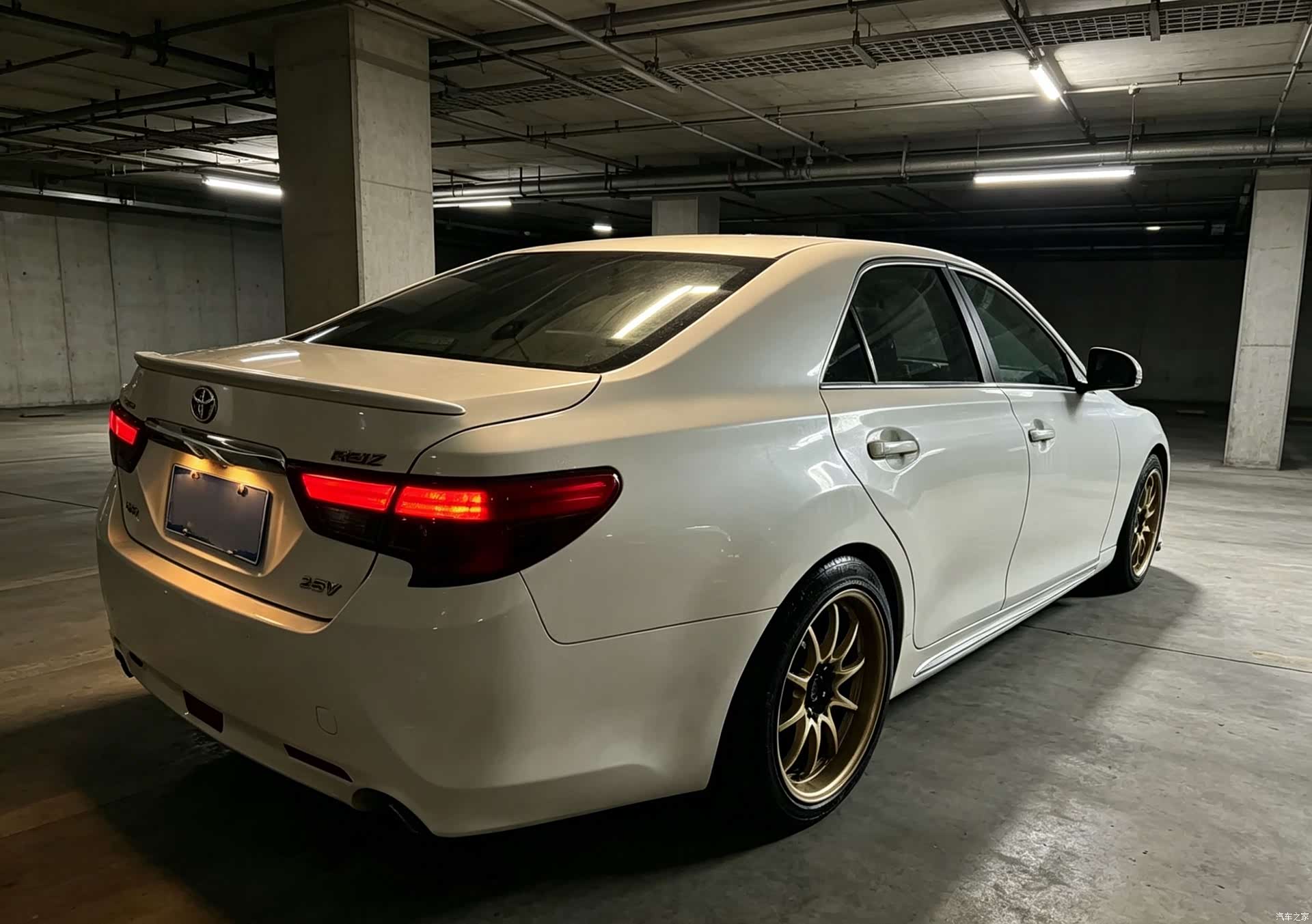 Toyota 2.5V, 2015 2