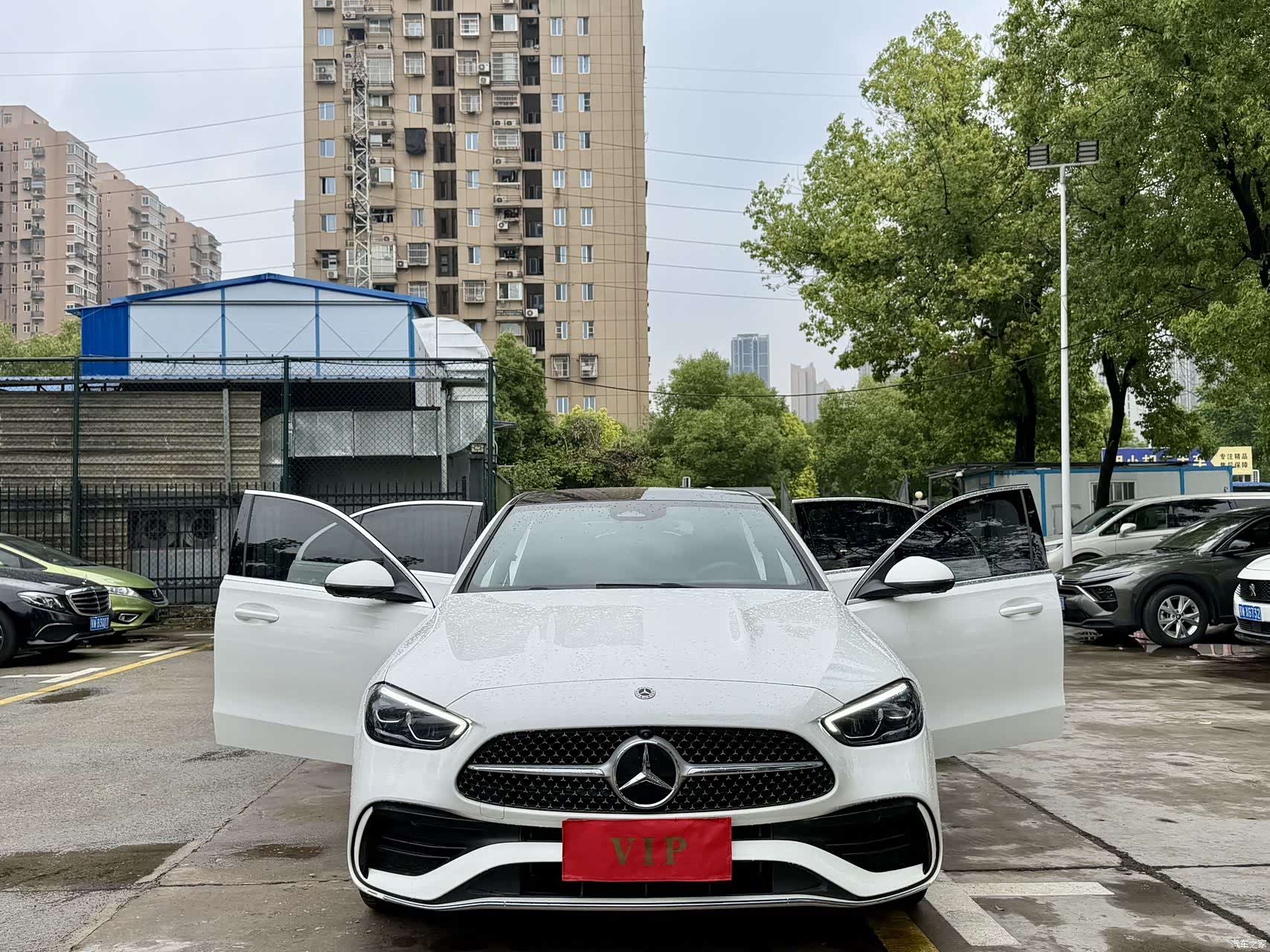 Mercedes-Benz C-Class, 2025 3