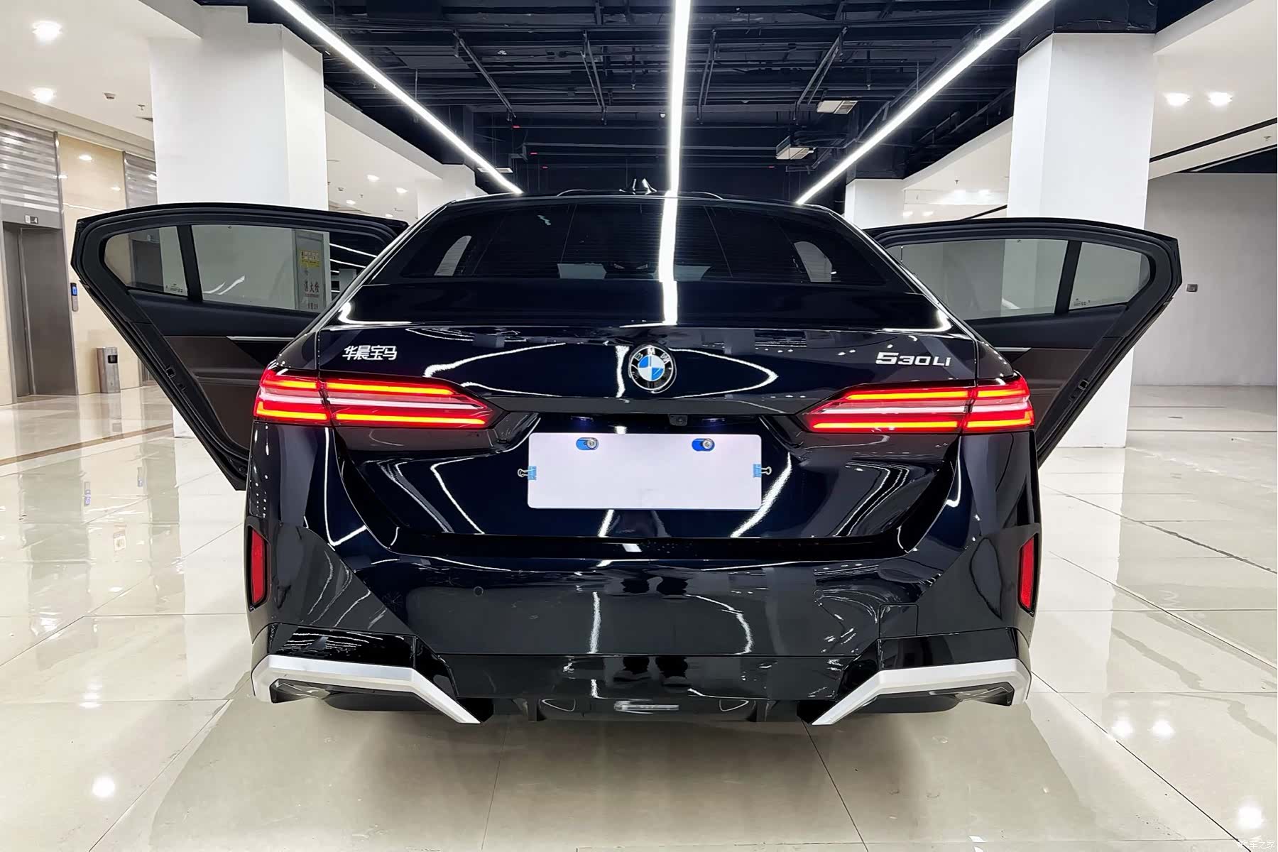 BMW 5 Series, 2024 4