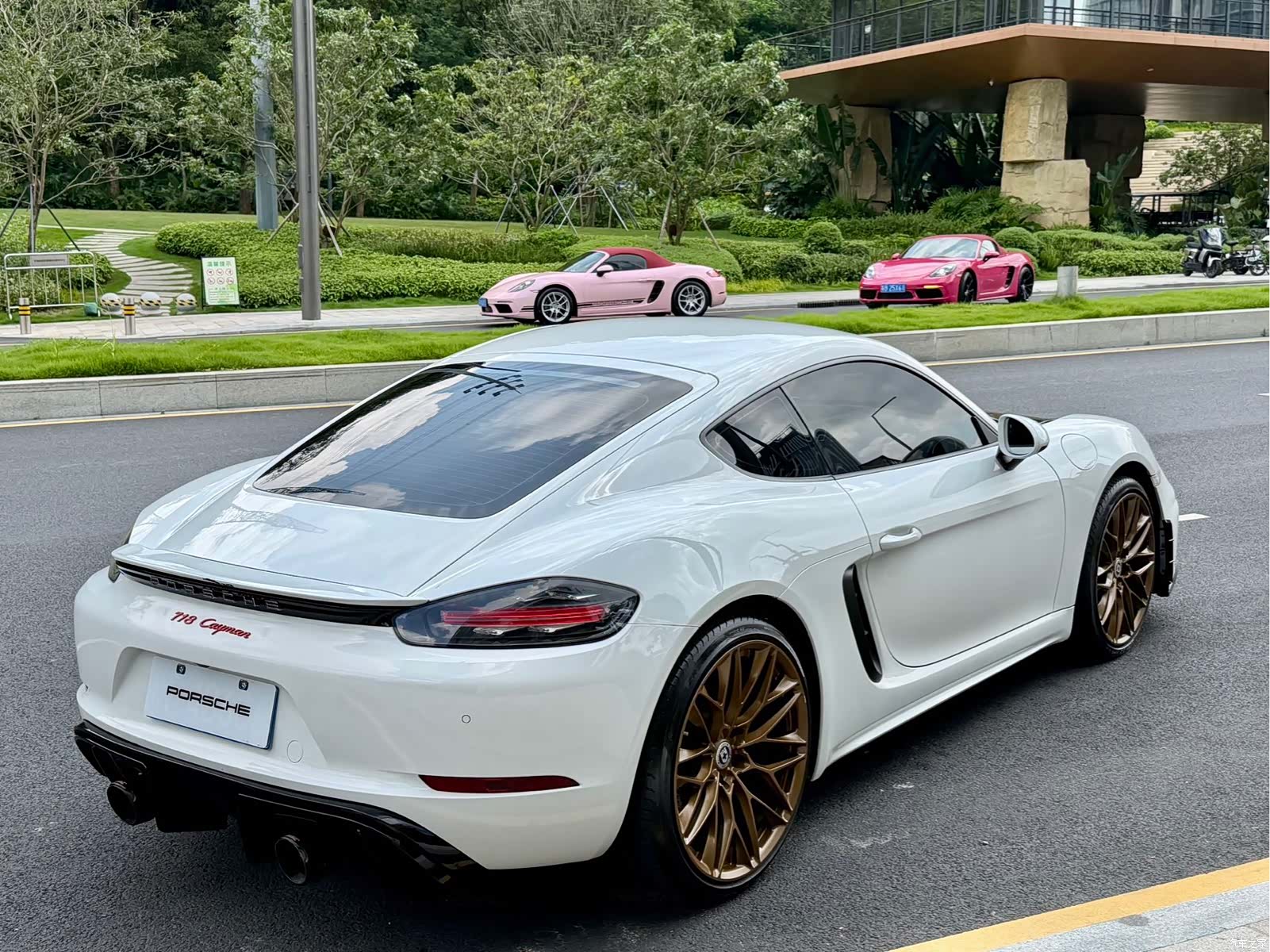 Porsche Cayman, 2017 все фото